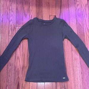 A green hollister shirt👍🏽